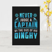 Oordeel nooit een kapitein boot zeilen boot grappi kaart (Gele Bloem)