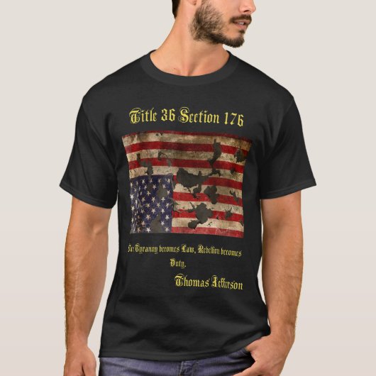 Oorlog verscheurde Amerikaanse vlag op zijn kop T-shirt (Voorkant)