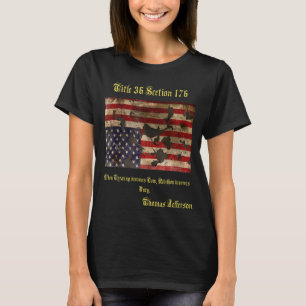 Oorlog verscheurde Amerikaanse vlag op zijn kop T-shirt