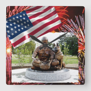 Oorlogsklok van de Dog Memorial Square Vierkante Klok