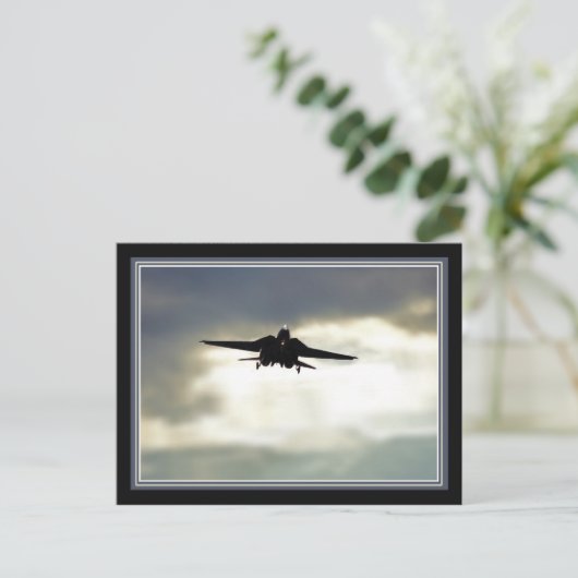 Oorlogsvogel nadert briefkaart (Staand voorkant)