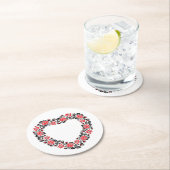 Oorspronkelijk hart van kruisstikkende rode rozenb ronde kartonnen onderzetter (Insitu)