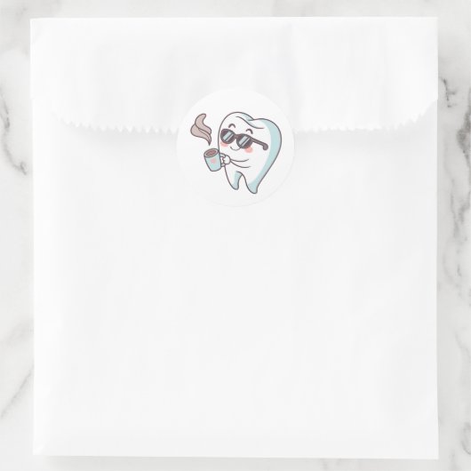 Oorspronkelijke titel: Cool Tooth Cartoon with sun Ronde Sticker (Tas)
