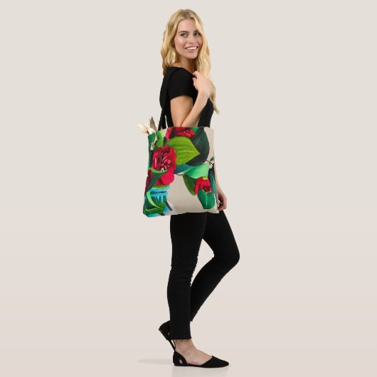 Oorspronkelijke waterverf rode camellia bloemen tote bag (Op model)