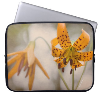 Oost-Sierra Tiger Lilies Wildbloemen Laptop Sleeve
