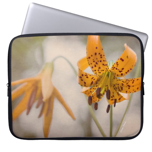Oost-Sierra Tiger Lilies Wildbloemen Laptop Sleeve (Voorkant)