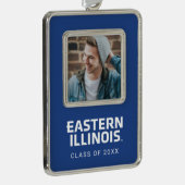 Oostelijk Illinois University Wordmark Logo Verzilverd Omlijst Ornament (Rechts)