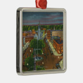 Oostelijk Uitzicht van het Openbaar Plein, stadskl Metalen Ornament (Rechts)