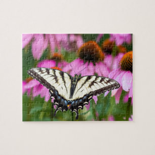 Oostelijke tijger Swallowtail Butterfly op Coneflo Legpuzzel