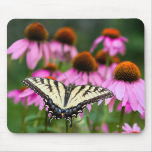 Oostelijke tijger Swallowtail Butterfly op Coneflo Muismat