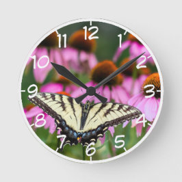 Oostelijke tijger Swallowtail Butterfly op Coneflo Ronde Klok