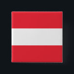 oostenrijk vierkante button 5,1 cm<br><div class="desc">Vlag van Oostenrijk. De vlag van Oostenrijk heeft drie gelijke horizontale banden van rood (boven),  wit en rood. De Oostenrijkse drieband is de op één na oudste vlag die sinds ten minste 1230 wordt gebruikt.</div>