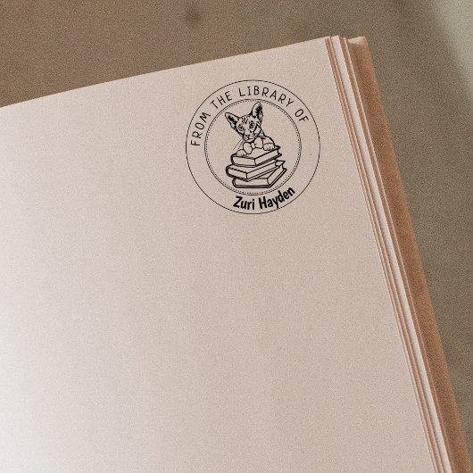 Oosters kort haar kat, boek uit de bibliotheek van rubberstempel