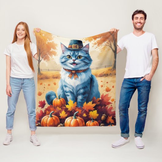 Oosterse Blauwe Kat In Herfstbladeren Dankdag Fleece Deken (In situ)