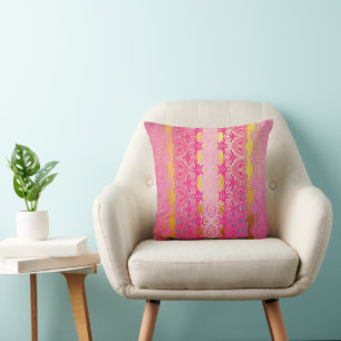oosterse levendige geometrische streep in roze kussen