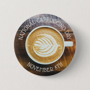 Op 8 november is het nationale cappuccino-dag ronde button 5,7 cm