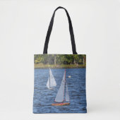 Op afstand bestuurde zeilboten op het water tote bag (Voorkant)