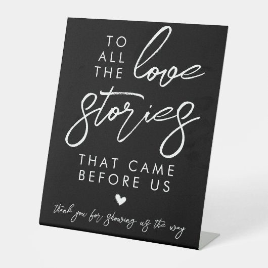 Op alle liefdesverhalen minimalistisch zwart wit reclamebord met voetstuk (Voorkant)