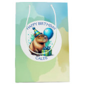 Op capybara gethematiseerd verjaardagsfeestje voor medium cadeauzakje (Voorkant)