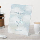 Op Cloud 9 Kaarten En Cadeaus Levendig Blauw Reclamebord Met Voetstuk (Insitu)