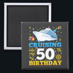 Op cruise naar mijn 50 verjaardagsfeestplein magneet<br><div class="desc">Cruising in mijn 50 jaar oude verjaardagsfeestje 50e B-Day Funny design Gift Square Magnet Classic Collectie.</div>