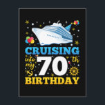Op cruise naar mijn 70 verjaardagsfeestje briefkaart<br><div class="desc">Cruising in mijn 70 jaar oude verjaardagsfeestje 70e B-Day Funny design Gift Standaard Briefkaart Classic Collectie.</div>