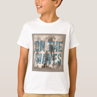 Op de golven - Grunge Beach Typography Surf Design T-shirt