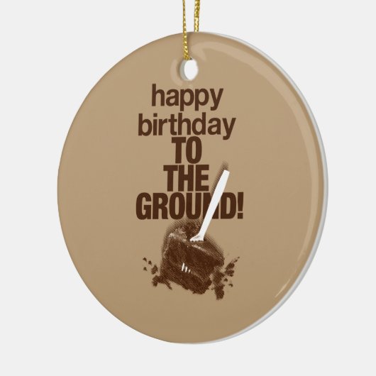 Op de grond keramisch ornament (Links)