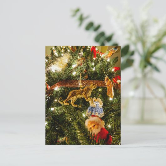 Op de kerstboom kijken feestdagenkaart (Staand voorkant)