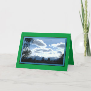 Op de kerstkaart van de bergen feestdagen kaart