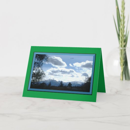 Op de kerstkaart van de bergen feestdagen kaart (Voorkant)