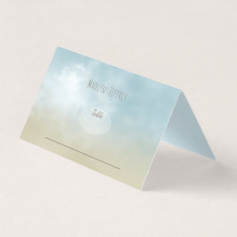 Op de kust van de oceaan surf stranden gasten aan kaart