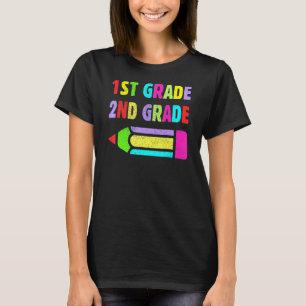 Op de laatste dag van de school zie je later de ee t-shirt