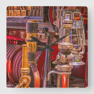 Op de oude vuurtruck vierkante klok