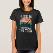 Op de Toon Party in Slow Motion Pontoon Boat T-shirt (Voorkant)