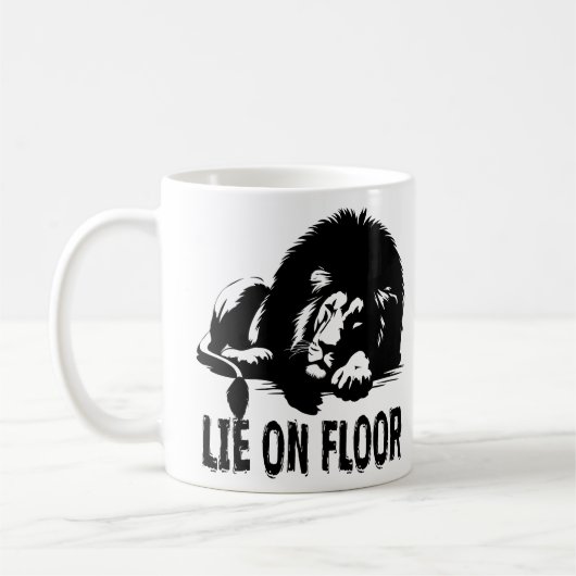 OP DE VLOER LIGGEN KOFFIEMOK (Links)