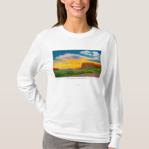 Op de vloer van de Grand Coulee-dam bovenaan T-shirt