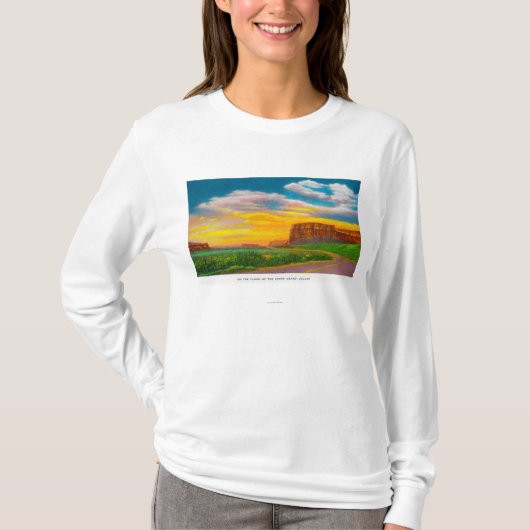 Op de vloer van de Grand Coulee-dam bovenaan T-shirt (Voorkant)