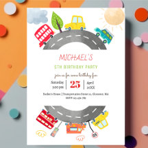 Op de weg blije voertuigen jongen verjaardag