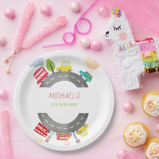 Op de weg blije voertuigen jongen verjaardag papieren bordje (Feest)