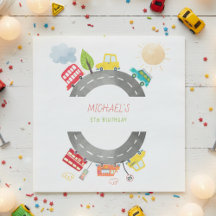 Op de weg blije voertuigen jongen verjaardag