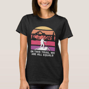 Op dit pad zijn we allemaal gelijke Wandelaars Vri T-shirt