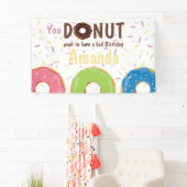 Op donuts gethematiseerd verjaardagsfeest geperson spandoek (Insitu)