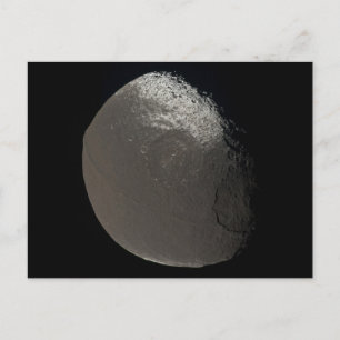 Op drie na grootste maan van Saturnus, genomen doo Briefkaart