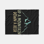 Op een berg beneden een bierwandelliefhebber --- fleece deken (Voorkant (Horizontaal))