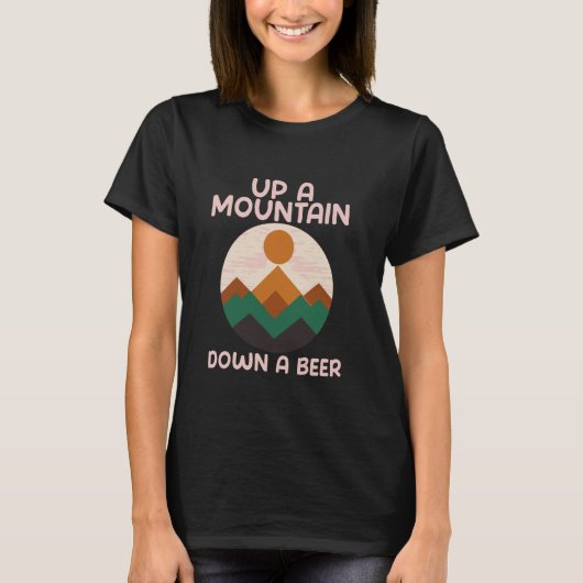 Op een berg beneden een bierwandelliefhebber - t-shirt (Voorkant)