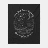 Op een donkere woestijn snelweg reizen berg campin fleece deken (Voorkant)