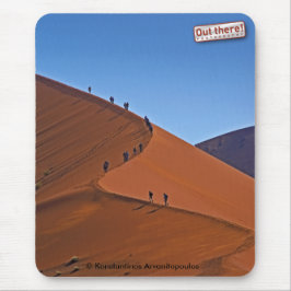 Op een gigantische zandduin muismat