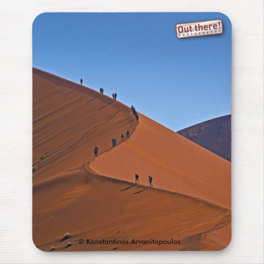 Op een gigantische zandduin muismat (Voorkant)