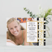 Op een Happy Note Photo Afstuderen Announge Aankondiging (Staand voorkant)